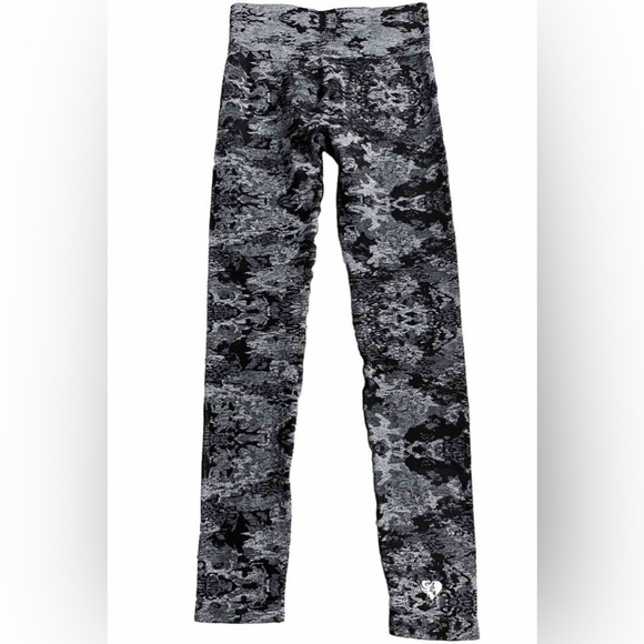 Women’s Best Camo Seamless Leggings Size Medium High-Waisted - Picture 5 of 11